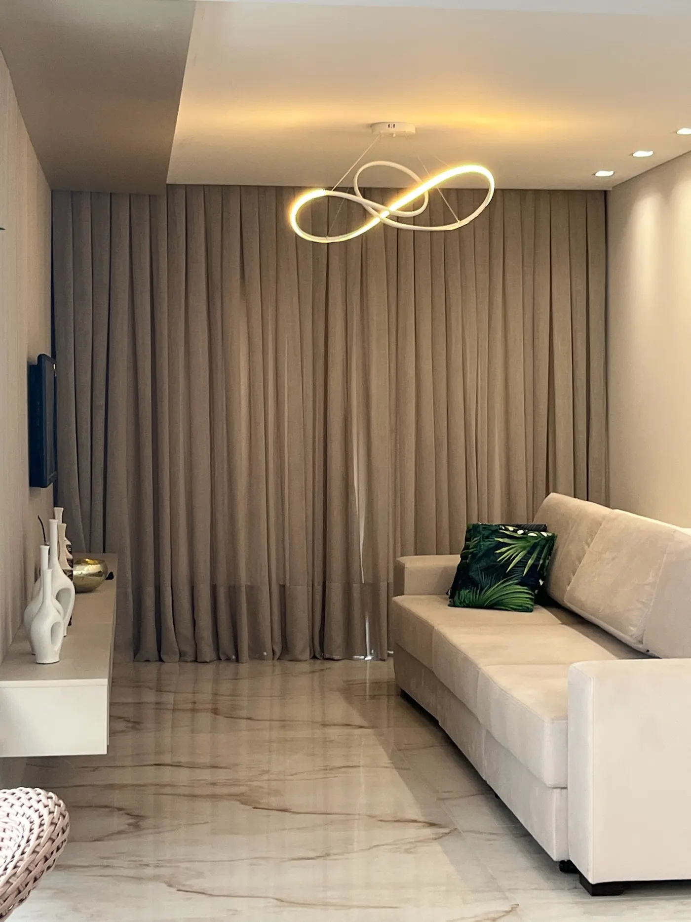 Depois: Sala com vista para o mar